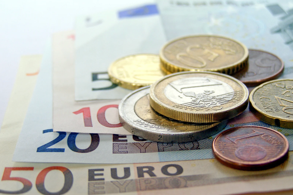 USD Slips as Euro and Pound Extend Gains