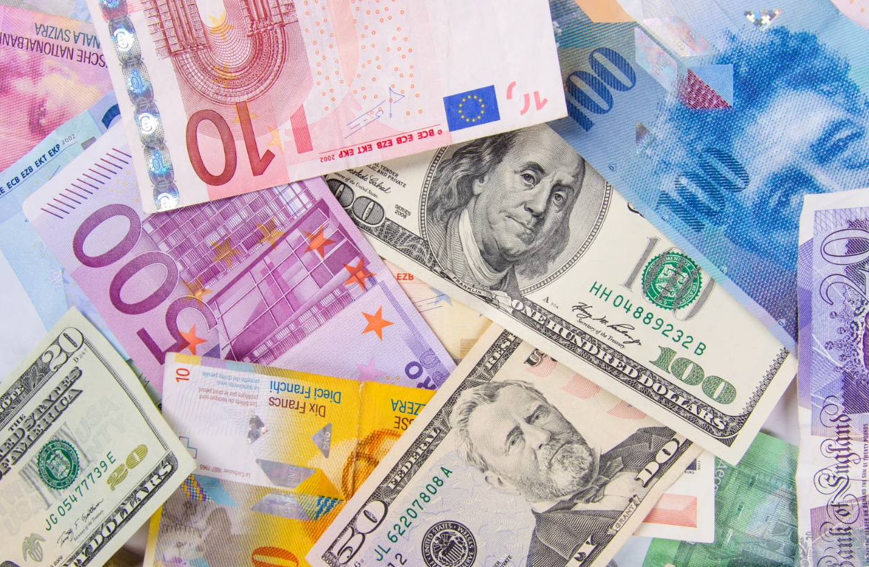 Currencies Steady Ahead of U.S. Confidence Data